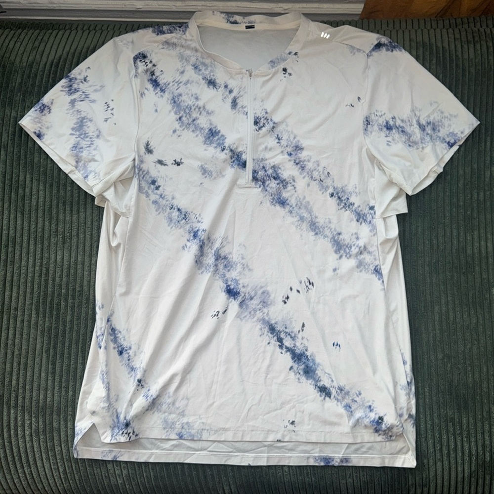 Lululemon Men’s Golf/Tennis shirt